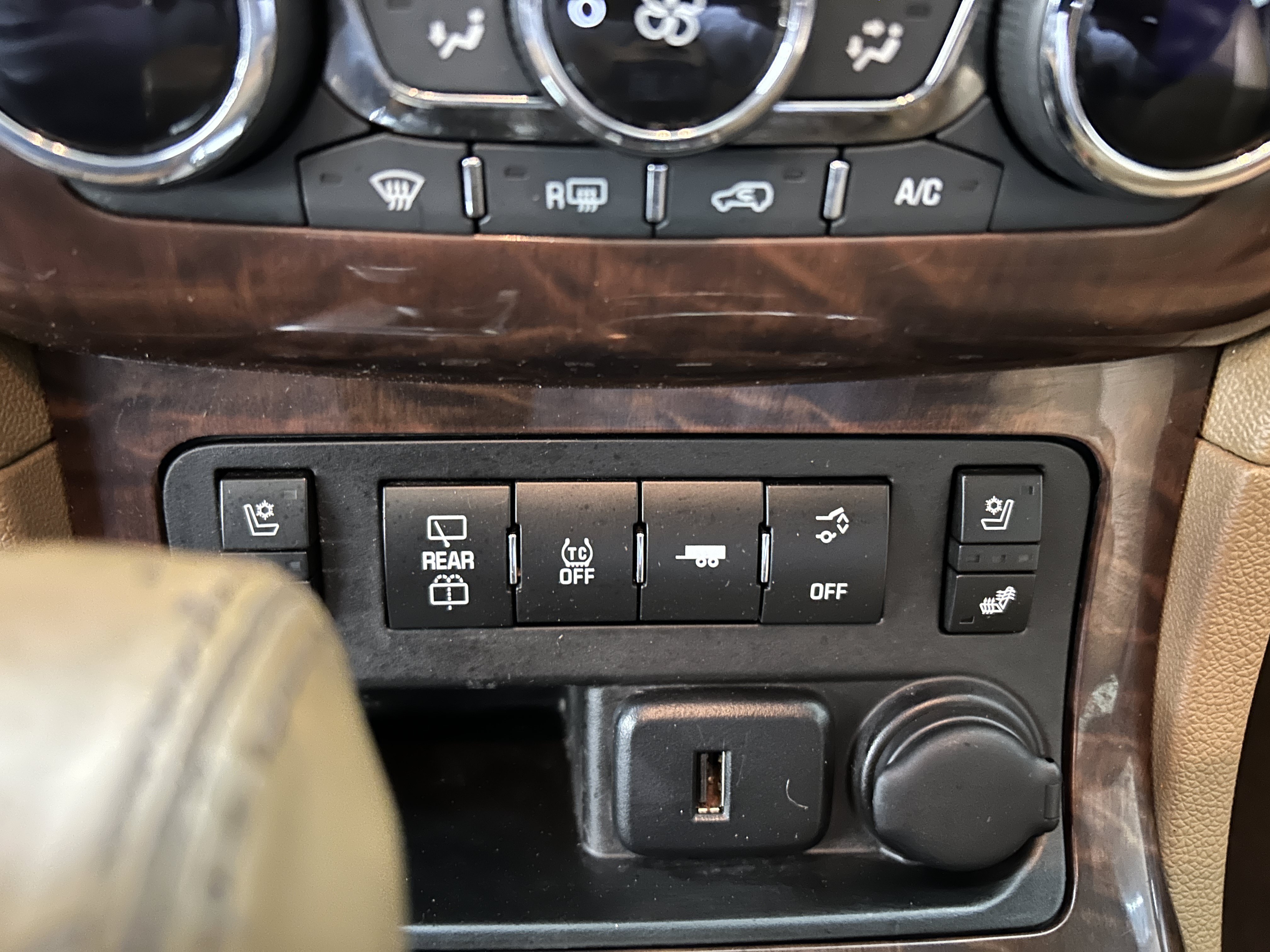Used 2017 Buick Enclave Premium w/ Experience Buick Package AWD/4WD image 18