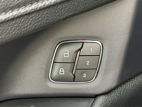 Used 2020 Ford Expedition XLT w/ Equipment Group 202A AWD/4WD image 10