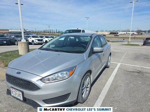 Used 2017 Ford Focus SE image 1