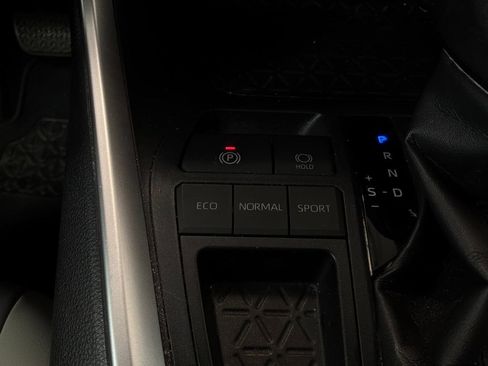 Used 2019 Toyota RAV4 XLE Premium FWD image 25