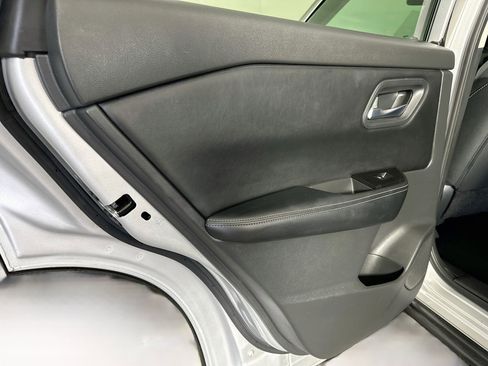 Used 2025 Nissan Rogue SV FWD image 25