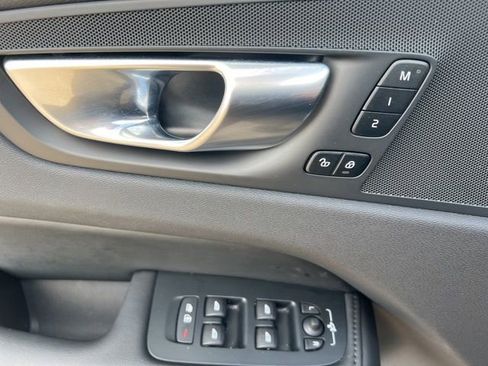 Certified 2025 Volvo XC60 B5 Plus image 27