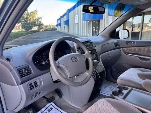 Used 2008 Toyota Sienna LE image 11