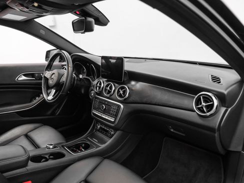 Used 2018 Mercedes-Benz GLA 250 4MATIC image 13