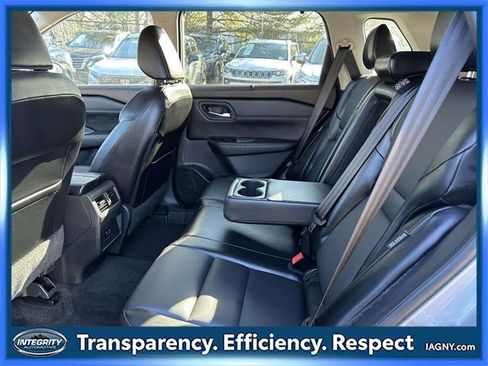 Certified 2022 Nissan Rogue SV w/ SV Premium Package image 17