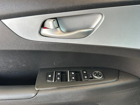 Used 2023 Kia Forte LXS image 11