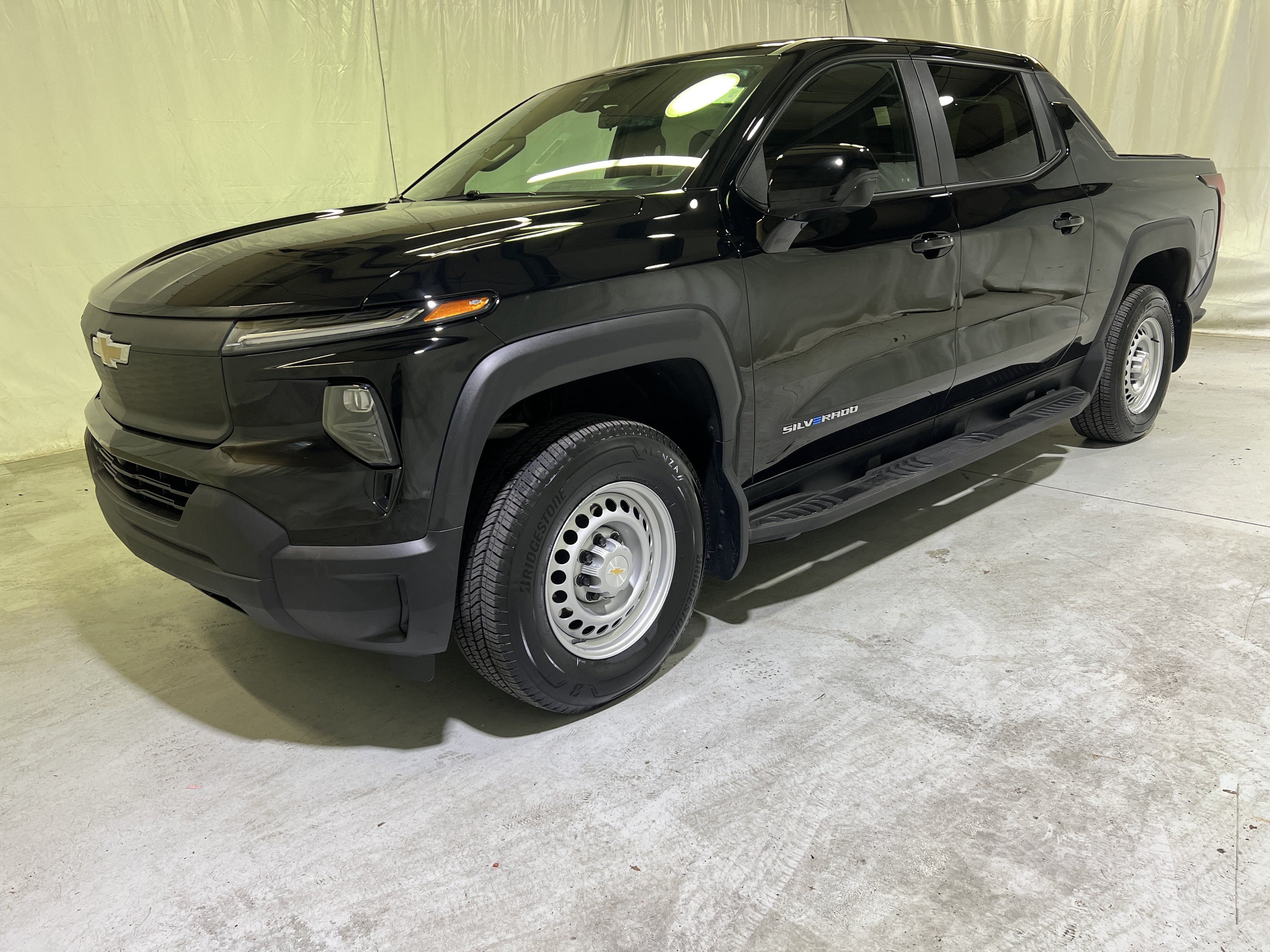Certified 2025 Chevrolet Silverado EV W/T AWD/4WD image 6