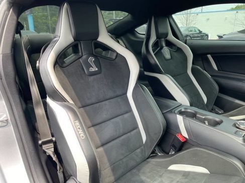 Used 2020 Ford Mustang Shelby GT500 w/ Technology Package RWD image 4