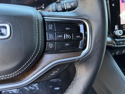 Used 2023 Jeep Grand Wagoneer Series II AWD/4WD image 22
