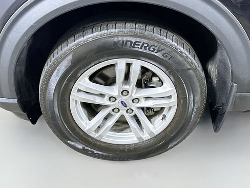 Used 2022 Ford Explorer XLT w/ Equipment Group 202A AWD/4WD image 8