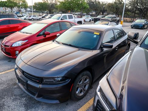 Used 2020 Dodge Charger SXT image 3