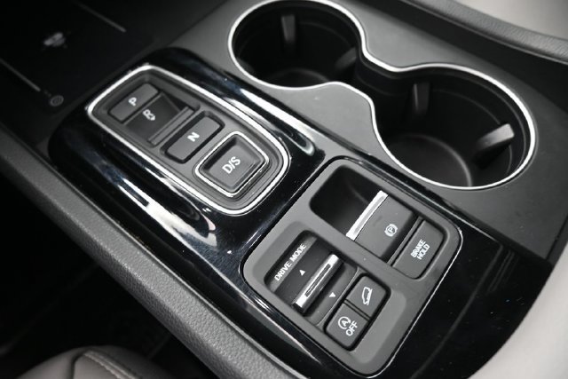 Used 2025 Honda Pilot EX-L image 4