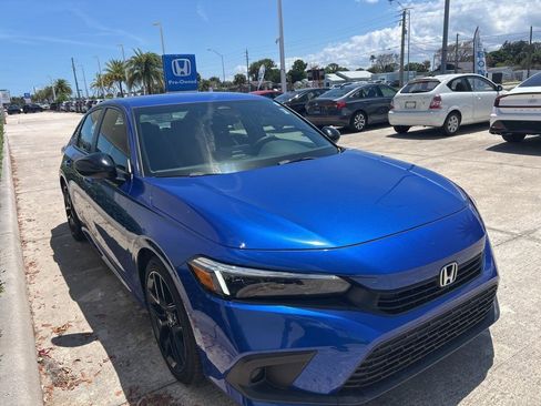 Used 2023 Honda Civic Sport image 3