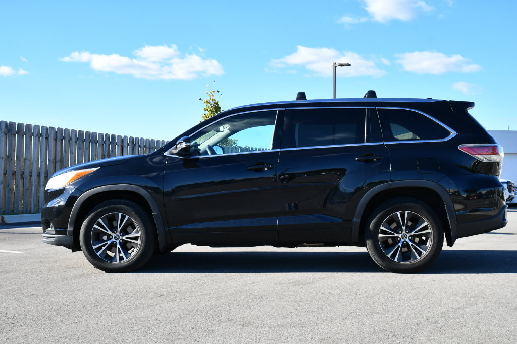 Used 2016 Toyota Highlander XLE AWD/4WD image 4