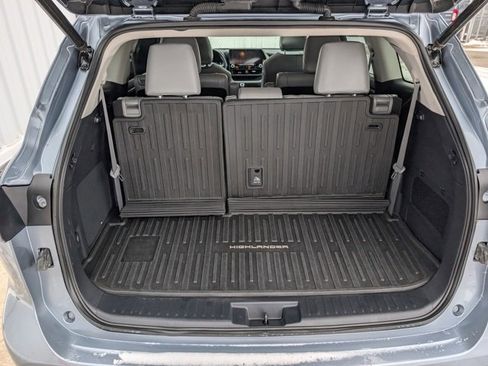 Used 2021 Toyota Highlander Limited image 24