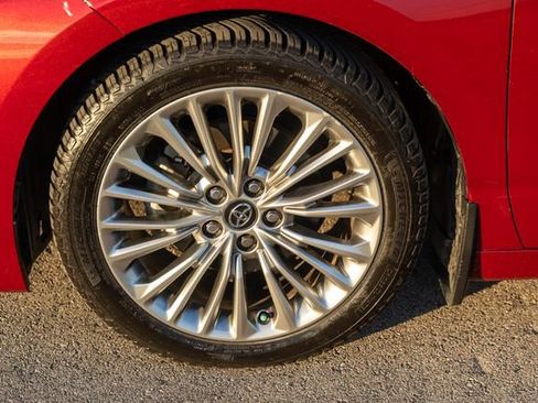 Used 2020 Toyota Avalon Limited image 10