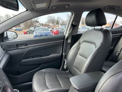 Used 2017 Hyundai Elantra Limited w/ Limited Tech Package 04 image 28