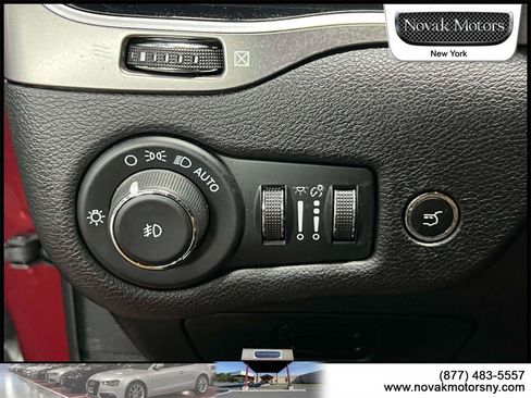 Used 2021 Jeep Cherokee Limited image 23