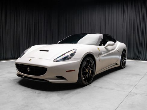 Used 2013 Ferrari California RWD image 49