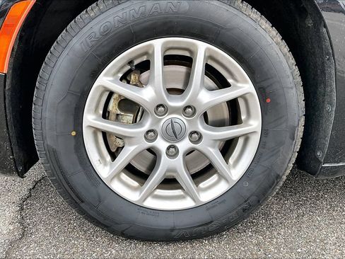 Used 2023 Chrysler Pacifica Touring-L FWD image 9