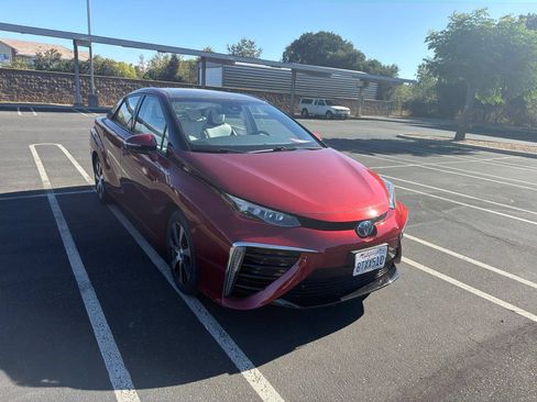 Used 2020 Toyota Mirai FWD image 2