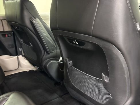 Used 2023 Chrysler Pacifica Touring-L image 34