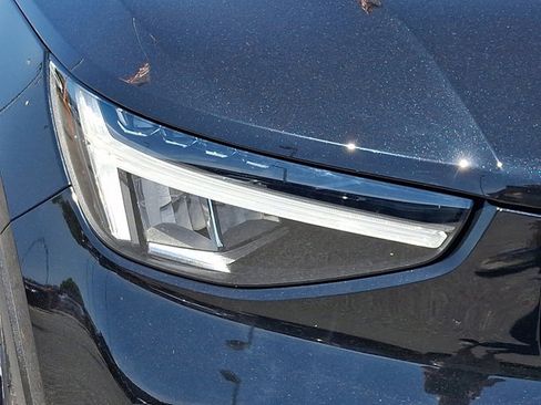Used 2024 Volvo XC40 B5 Plus w/ Protection Package Premier AWD/4WD image 9