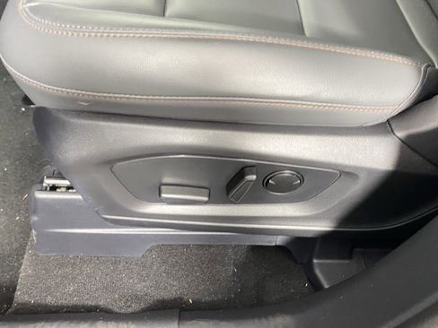 Used 2025 Ford Explorer Active w/ Active Comfort Package image 16