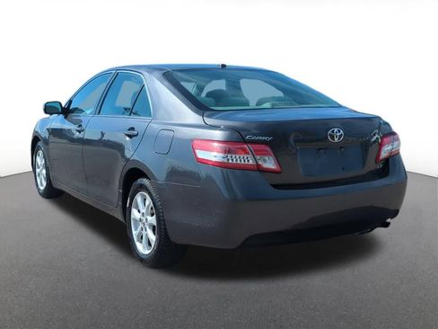 Used 2010 Toyota Camry LE FWD image 4