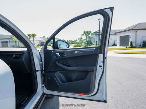 Used 2024 Porsche Macan GTS image 37