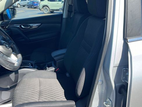 Used 2019 Nissan Rogue SV w/ Premium Package AWD/4WD image 18