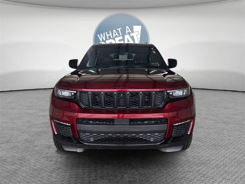 Used 2025 Jeep Grand Cherokee L Limited w/ Luxury Tech Group II image 9