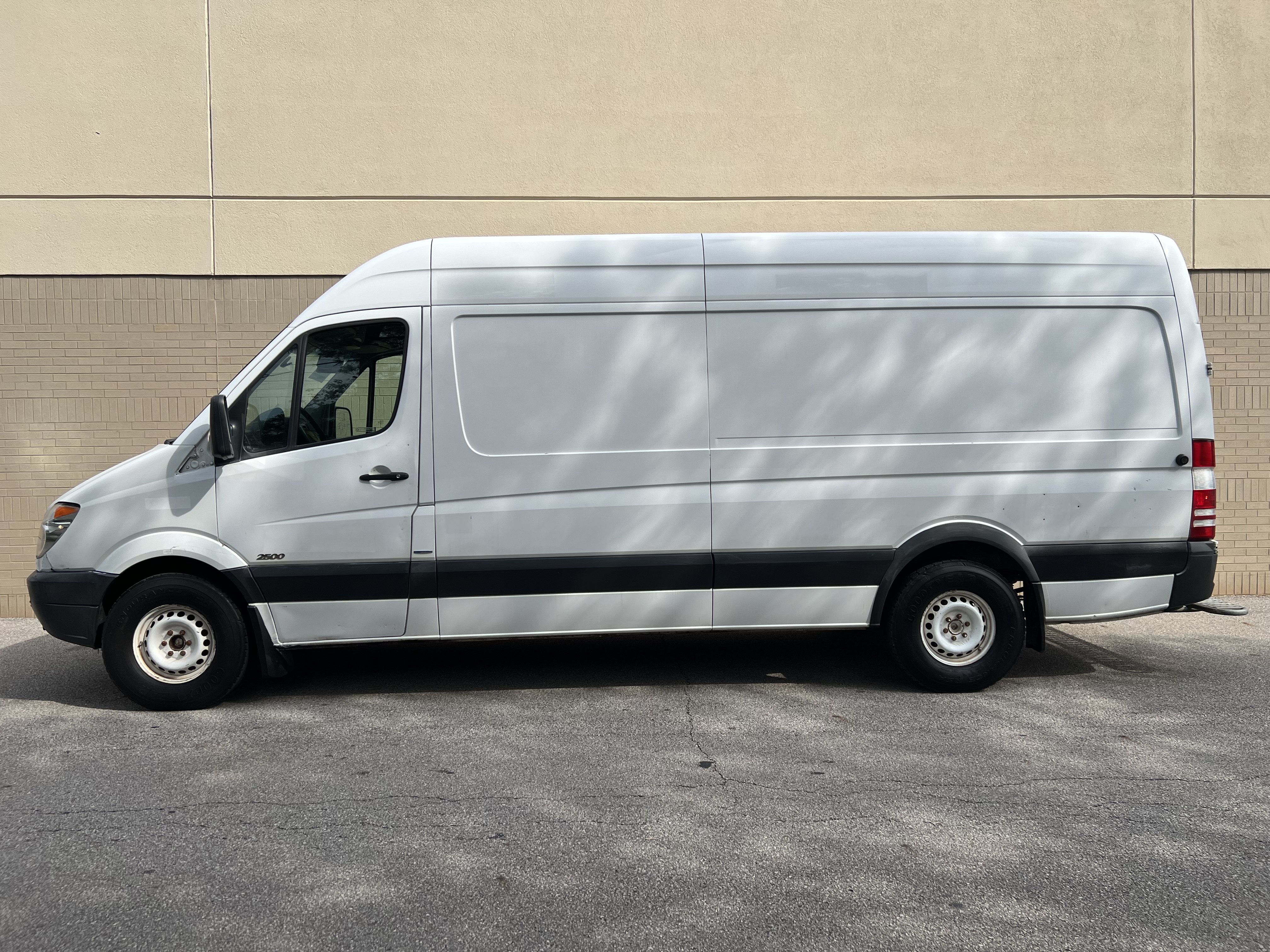 Used 2011 Mercedes-Benz Sprinter 2500 image 3