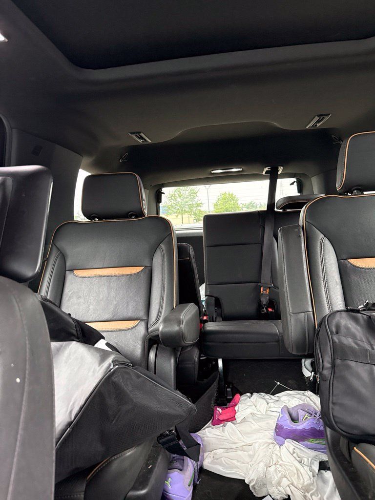 Used 2024 GMC Yukon AT4 w/ Technology Package AWD/4WD image 7