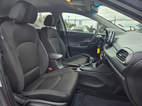 Used 2018 Hyundai Elantra GT FWD image 10