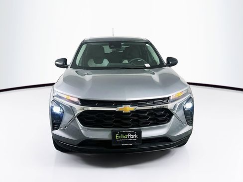 Used 2026 Chevrolet Trax LS w/ Driver Confidence Package FWD image 2