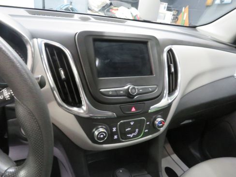 Used 2019 Chevrolet Equinox LS image 11