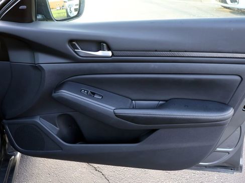 Used 2025 Nissan Altima 2.5 SV FWD image 16