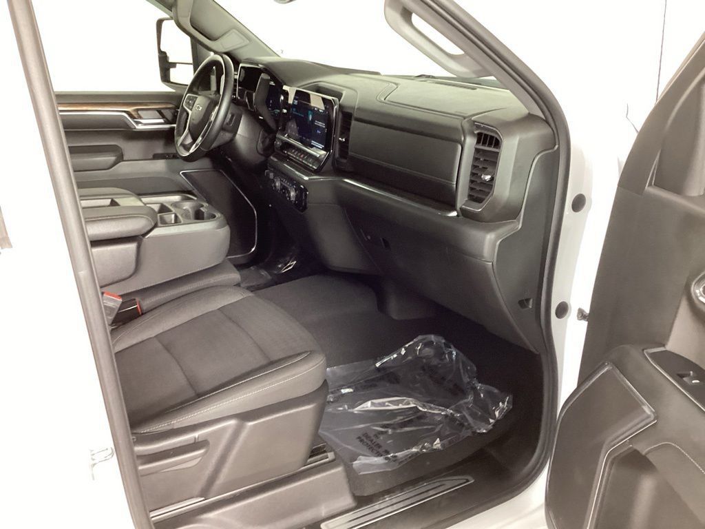 Used 2023 Chevrolet Silverado 1500 RST AWD/4WD image 35
