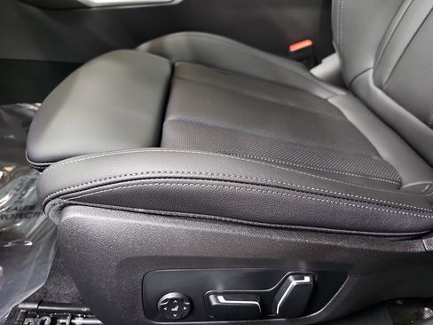 New 2025 BMW 330i xDrive Sedan w/ Convenience Package image 31