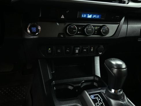 Used 2022 Toyota Tacoma TRD Off-Road w/ Technology Package RWD image 18