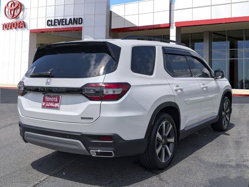 Used 2025 Honda Pilot Touring image 7
