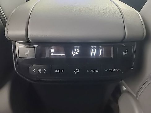 Used 2025 Toyota Highlander Platinum AWD/4WD image 24