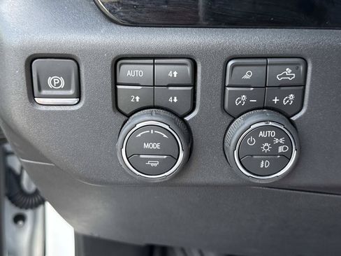 Used 2026 Chevrolet Silverado 1500 LT Trail Boss w/ LT Trail Boss Premium Package AWD/4WD image 30