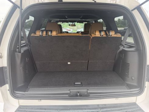 Used 2012 Lincoln Navigator 4WD image 18