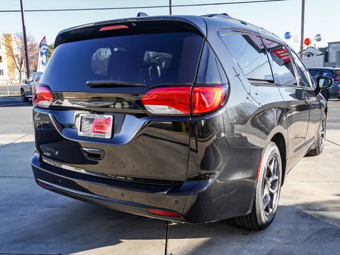 Used 2019 Chrysler Pacifica Touring-L w/ S Appearance Package image 8