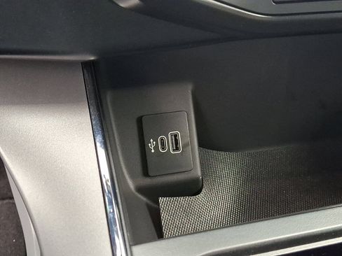 Used 2025 Ford F150 Lightning Flash image 23