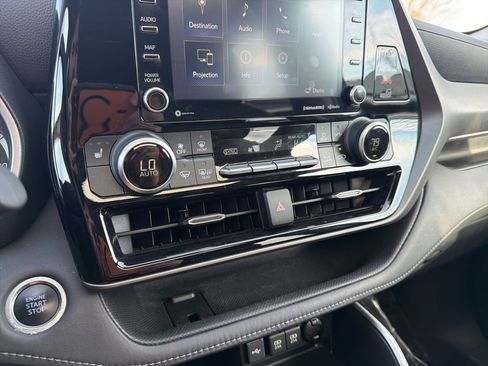 Used 2021 Toyota Highlander XLE image 34