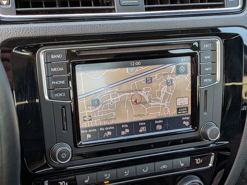 Used 2017 Volkswagen Jetta SEL image 25