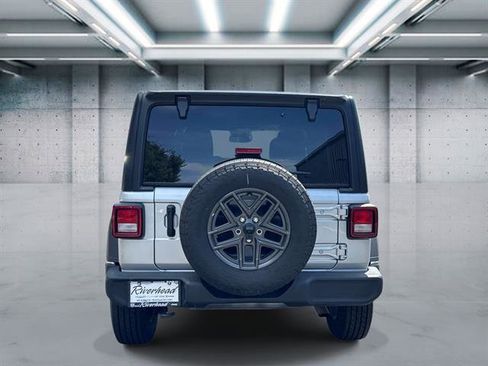 Used 2024 Jeep Wrangler Sport S image 5